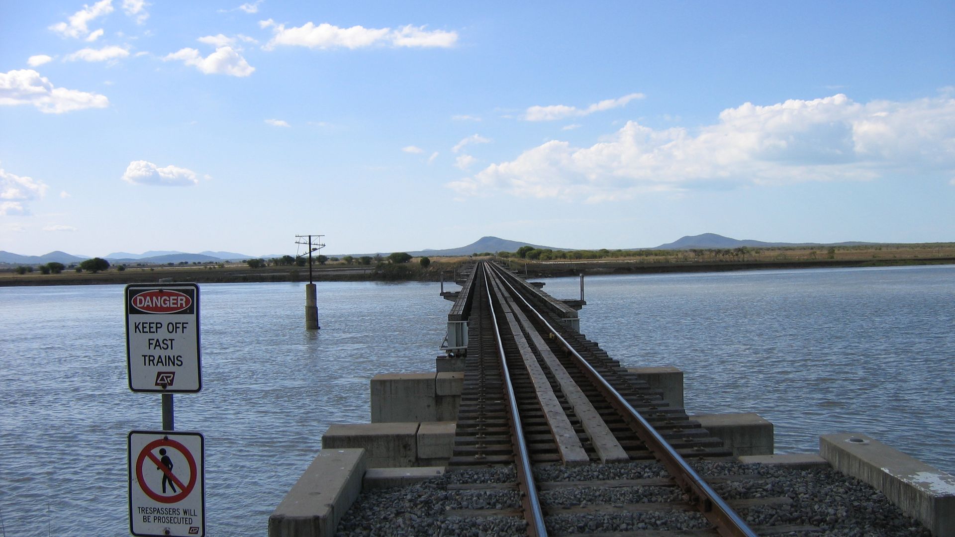 Rail bridge